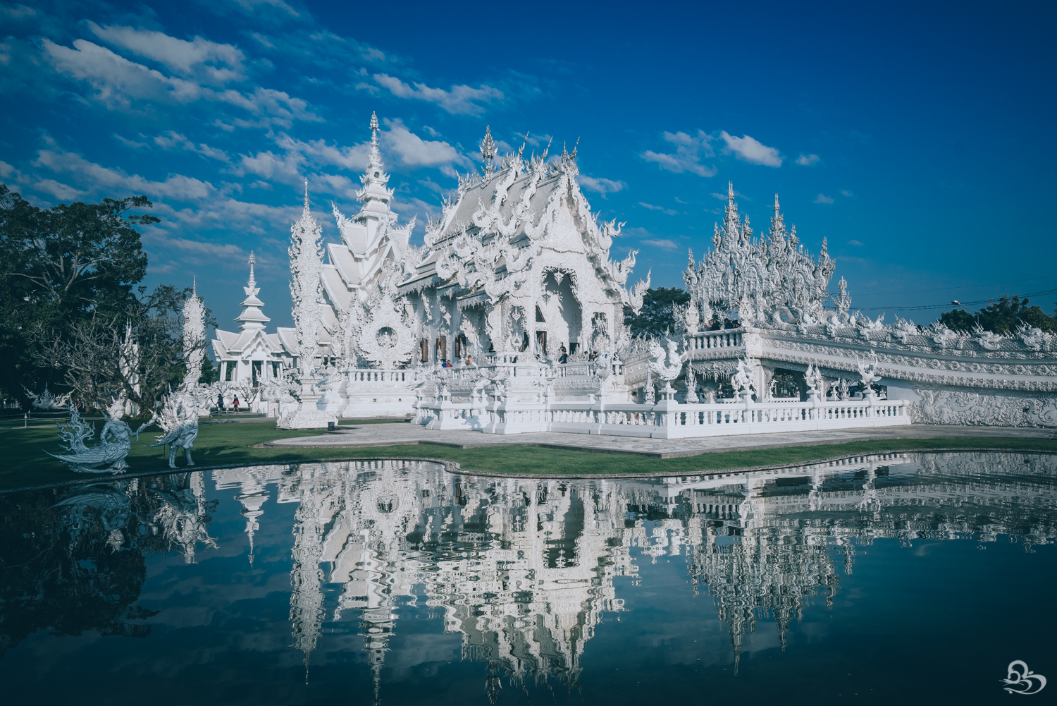 Wat Rong Khun chiang rai white temple thailand