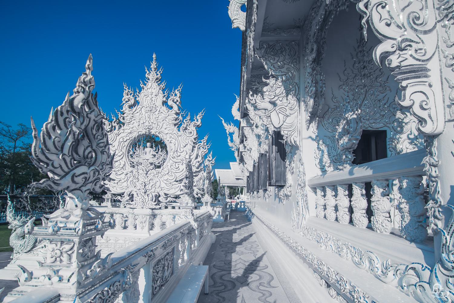 Wat Rong Khun chiang rai white temple thailand